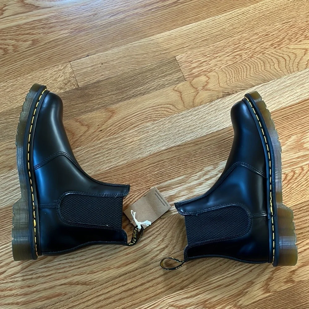 NWT Dr Martens Smooth Leather Chelsea Boots Size 7, 8, 9.